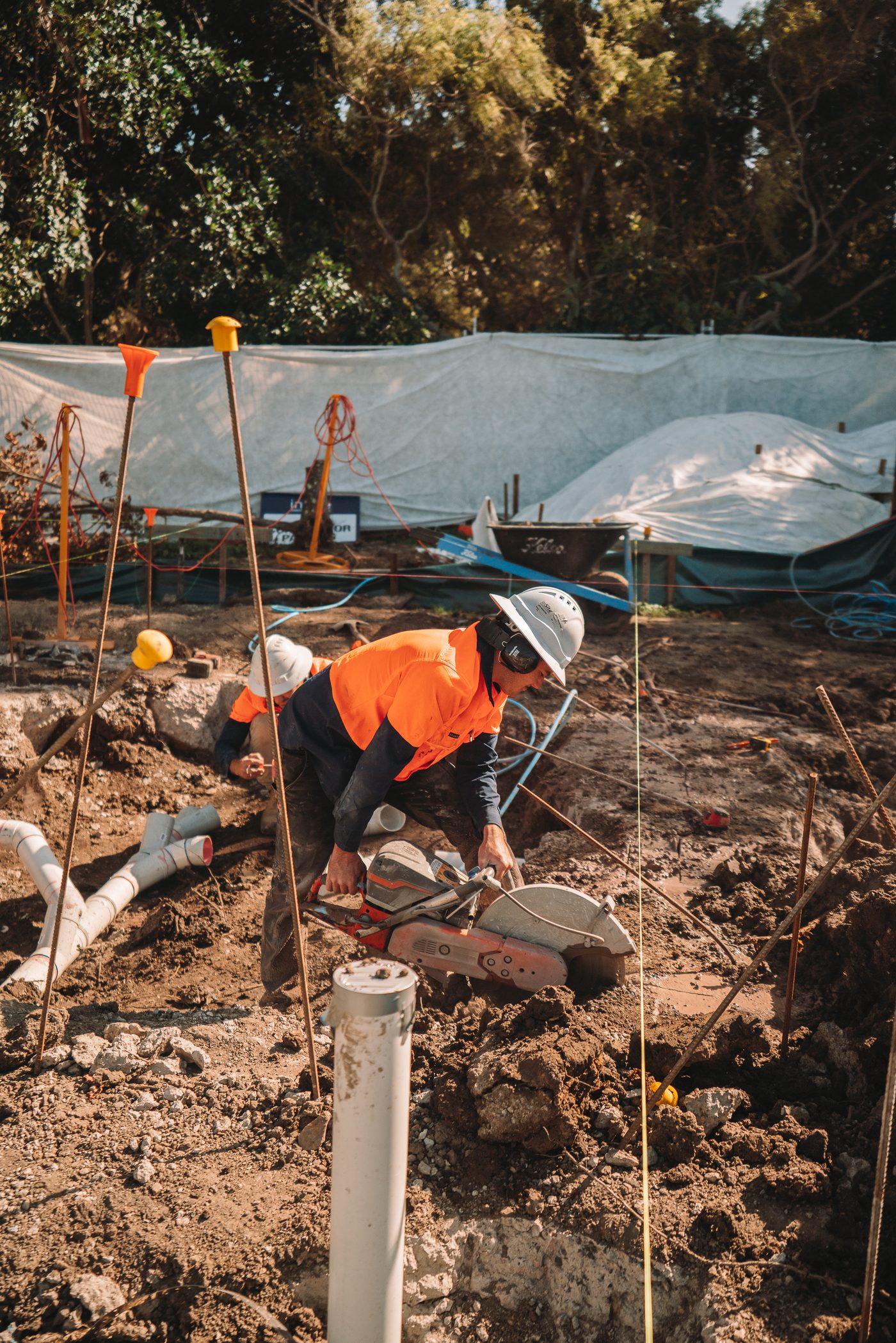 Laying and levelling underground pipework
